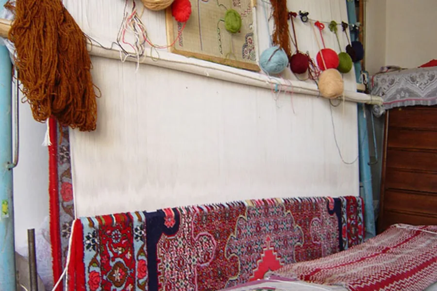 ۲. کارگاه های فرش دستباف و صنایع دستی